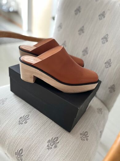 Terhi P&ouml;lkki Sivi Clog